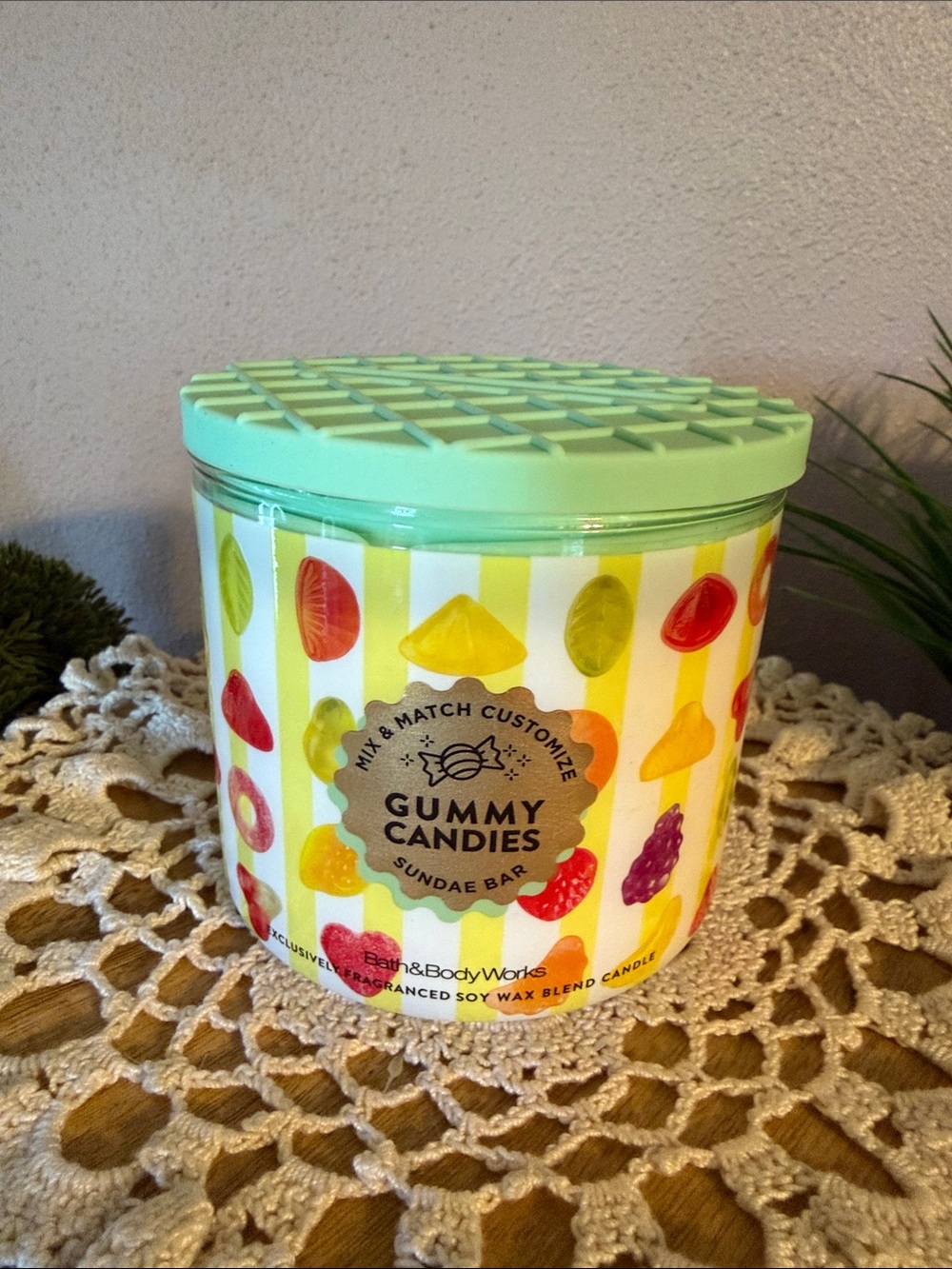 Bath & Body Works Gummy Candies Candle - Mint Green Lid